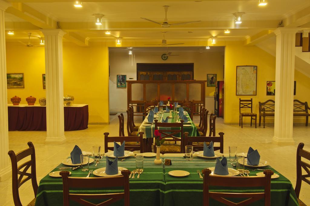 Hotel Sunflower Kataragama Exterior foto