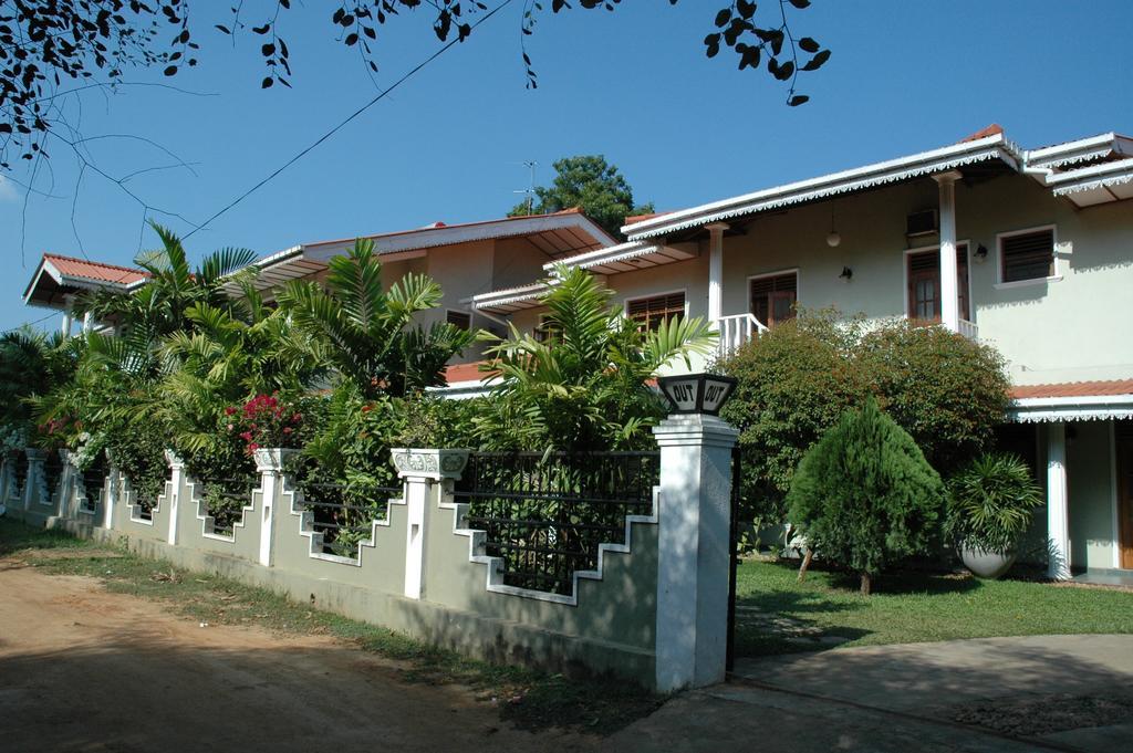Hotel Sunflower Kataragama Quarto foto