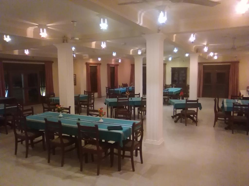 Hotel Sunflower Kataragama Exterior foto