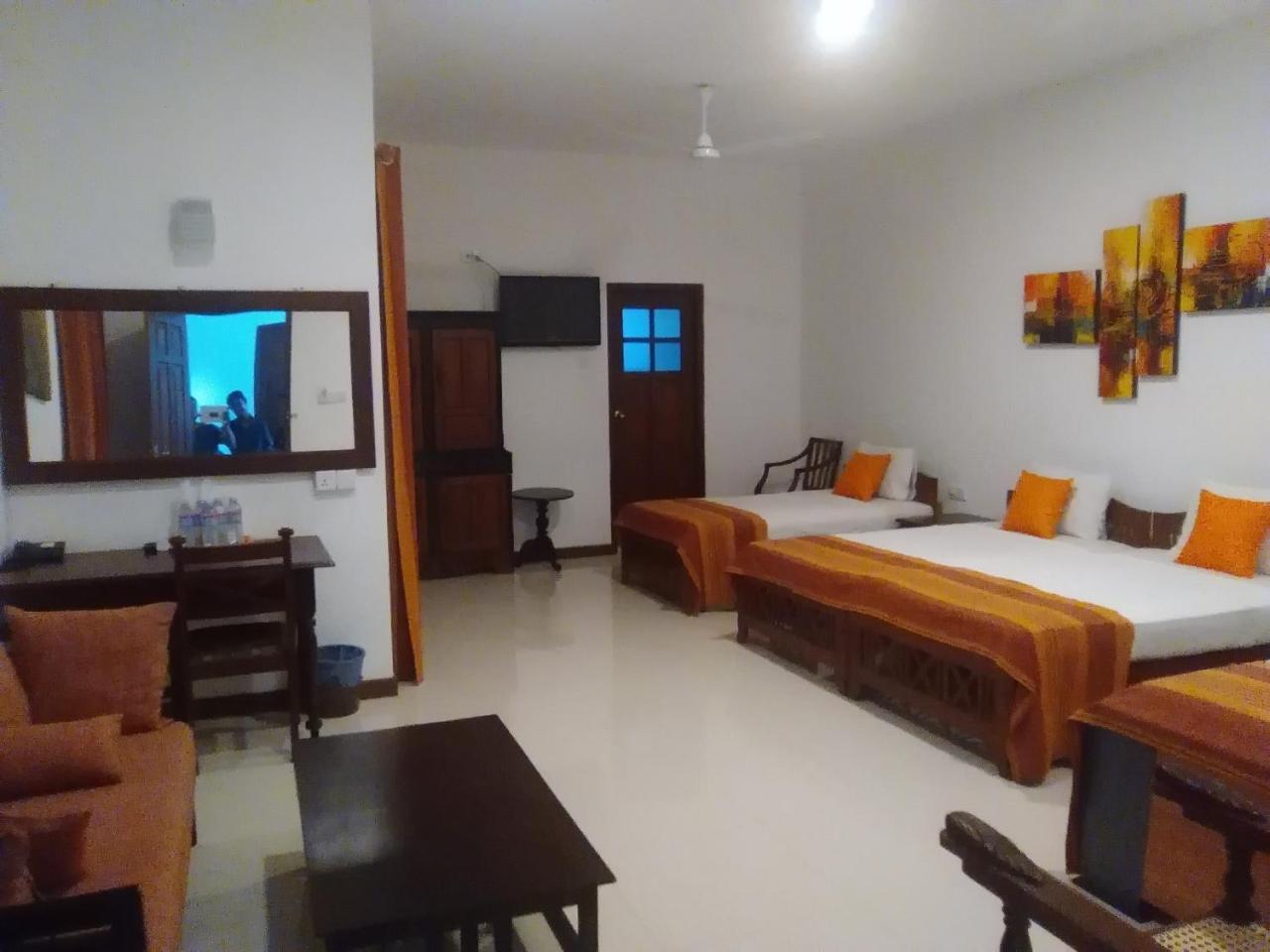 Hotel Sunflower Kataragama Exterior foto