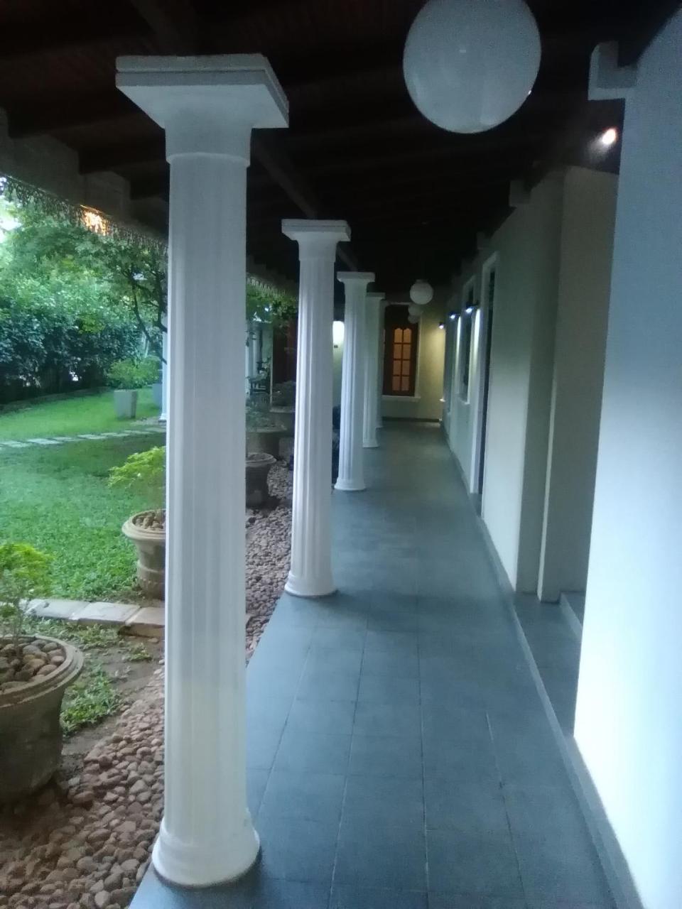 Hotel Sunflower Kataragama Exterior foto