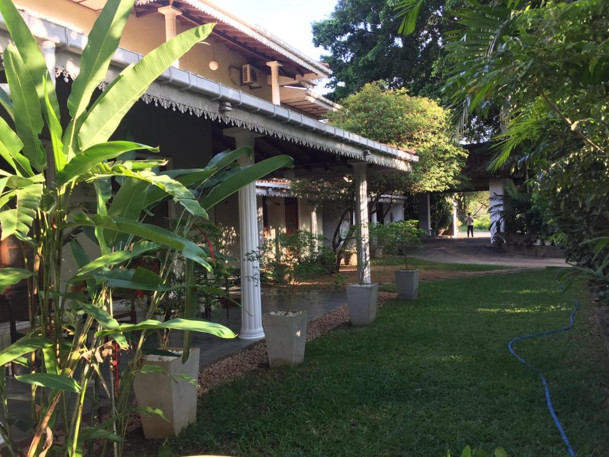 Hotel Sunflower Kataragama Exterior foto